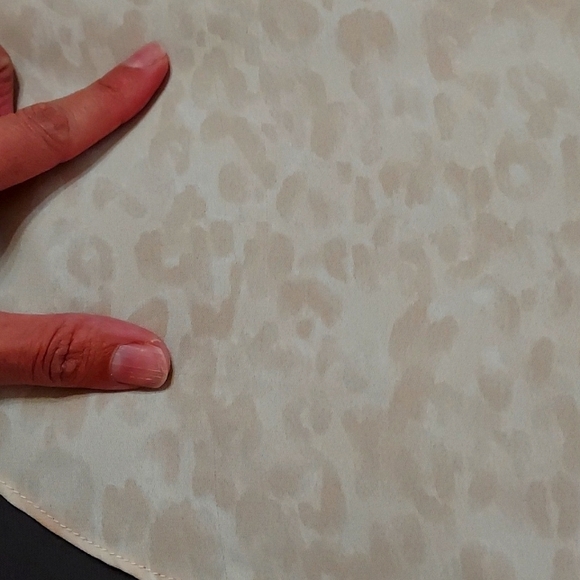 🐆 Blush Leopard Print Blouse - Picture 6 of 7